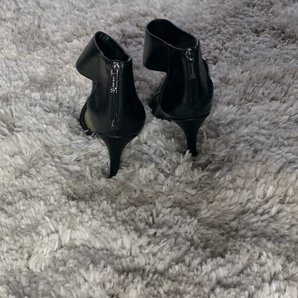 Jessica Simpson black heels in size 8 1/2. - Picture 2 of 5